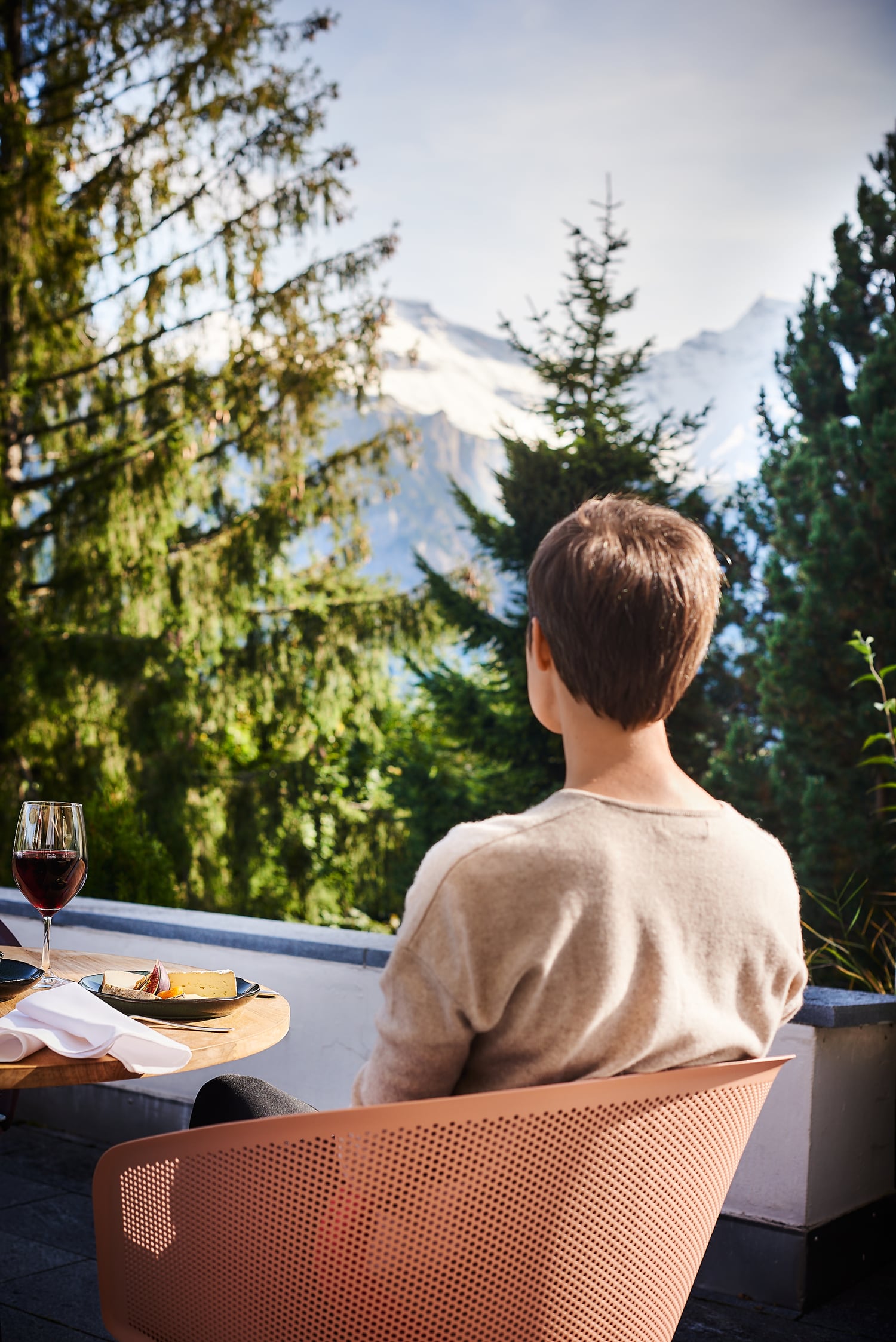 Terrasse mit Blick ins Tal im Sommer